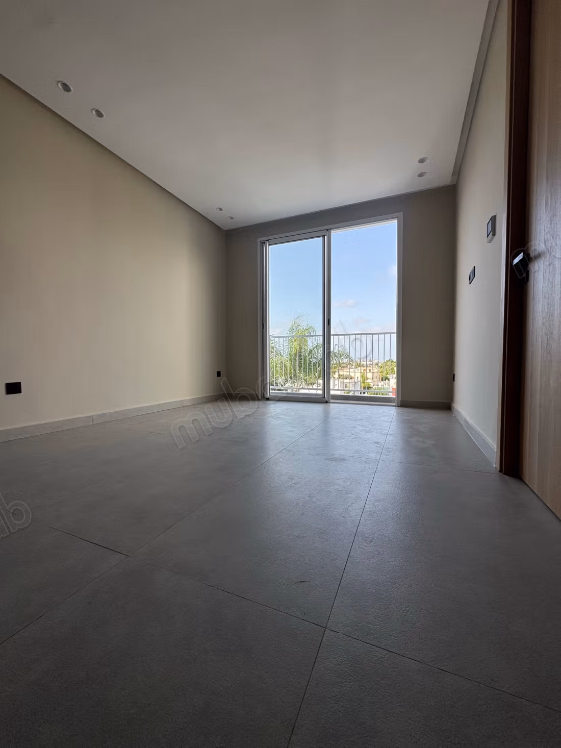 Sell apartment in Oasis. Total area 47 m². Air conditioning and fireplace
