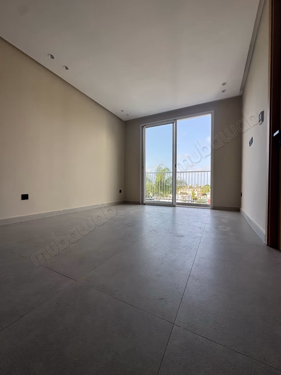 Sell apartment in Oasis. Total area 47 m². Air conditioning and fireplace