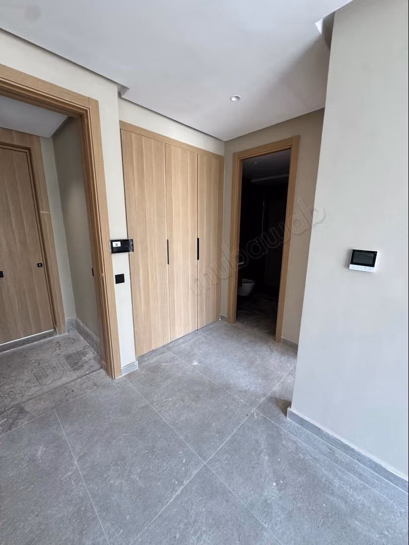 Sell apartment in Oasis. Total area 47 m². Air conditioning and fireplace