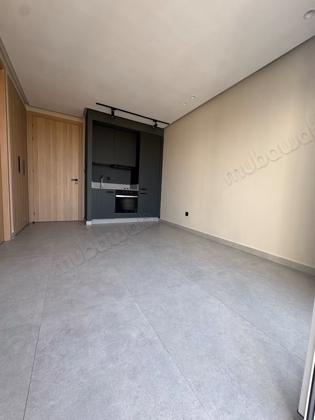 Sell apartment in Oasis. Total area 47 m². Air conditioning and fireplace