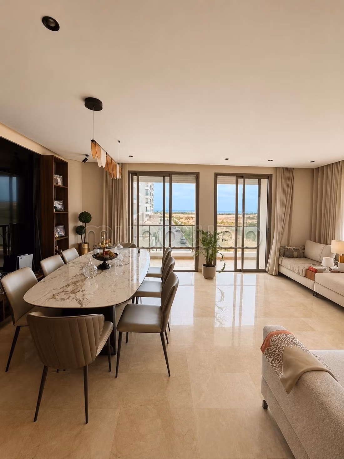 Vend appartement à Ain Diab Extension. Superficie 130 m². Meublé