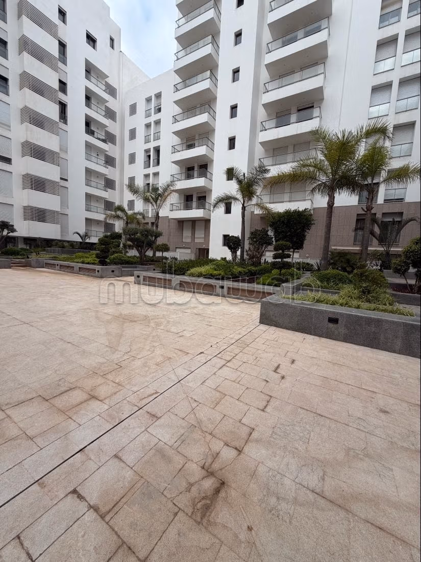 Vend appartement à Ain Diab Extension. Superficie 130 m². Meublé — 3