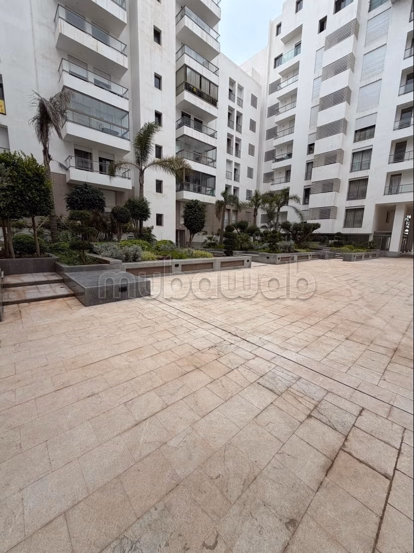 Vend appartement à Ain Diab Extension. Superficie 130 m². Meublé — 4