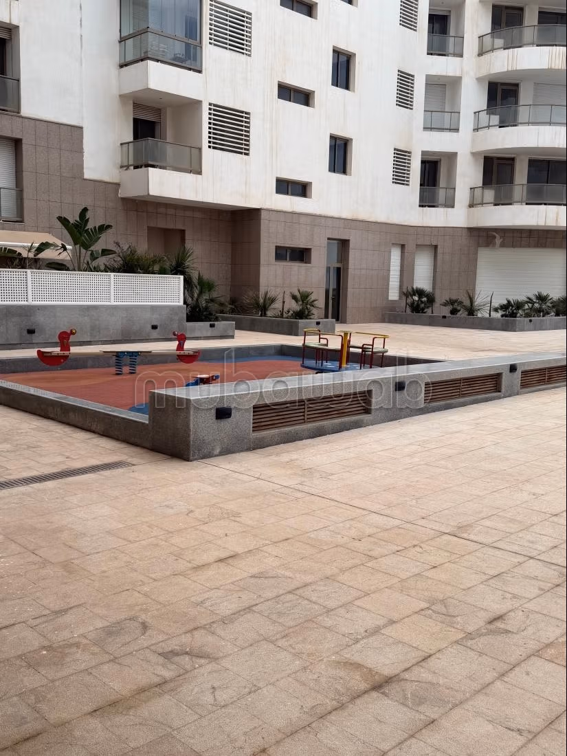 Vend appartement à Ain Diab Extension. Superficie 130 m². Meublé — 5