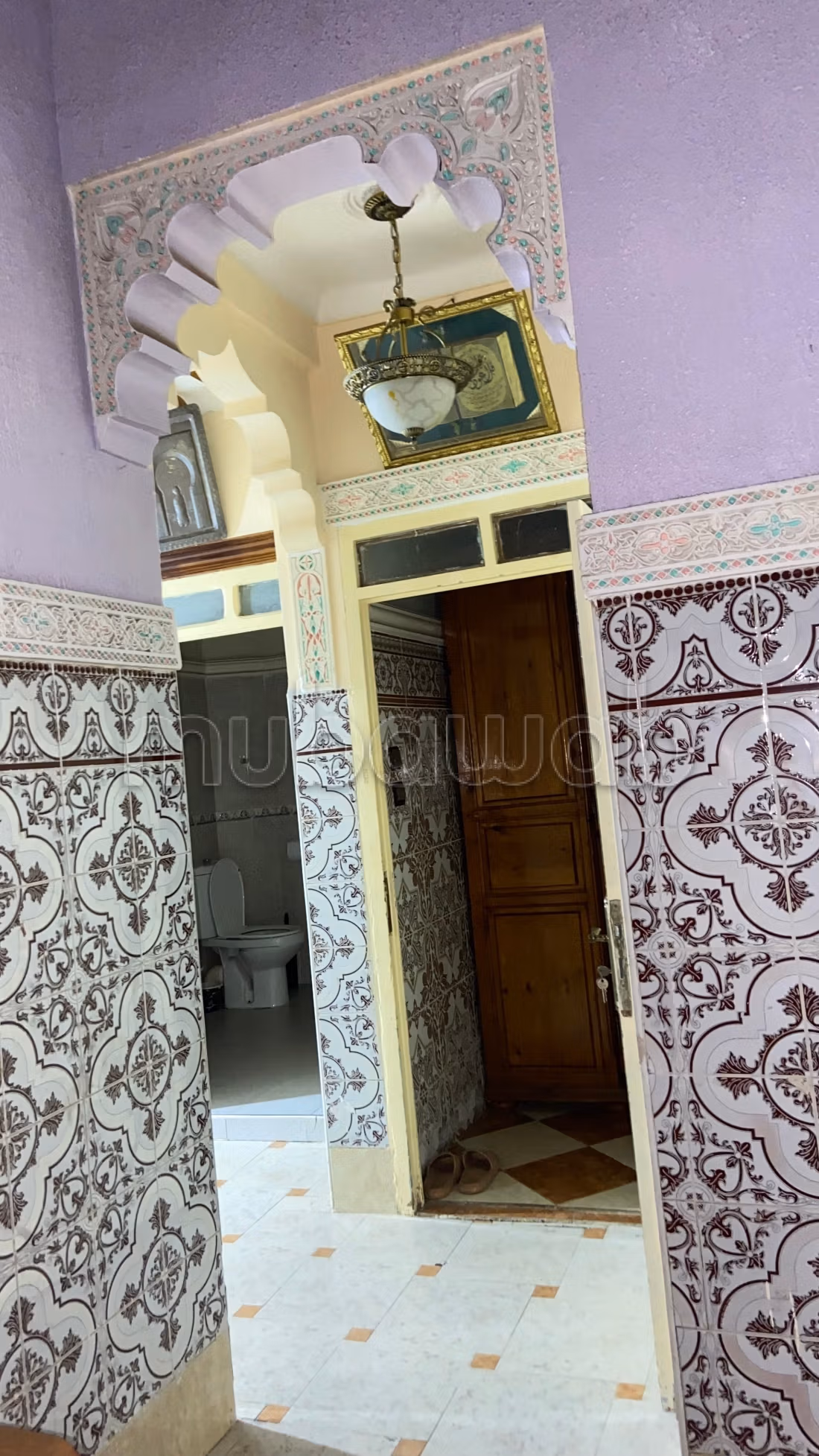 Belle maison à vendre à Bab Aghmat. Superficie totale de 100 m². Salon avec décor marocain — 4