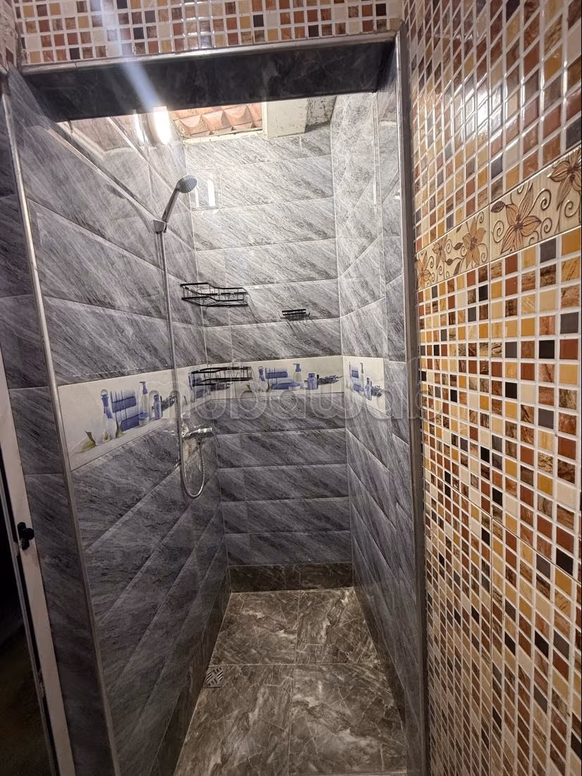Bell'appartamento in affitto ad Agroud Bensarkou. Superficie totale di 65m². Ambiente tranquillo