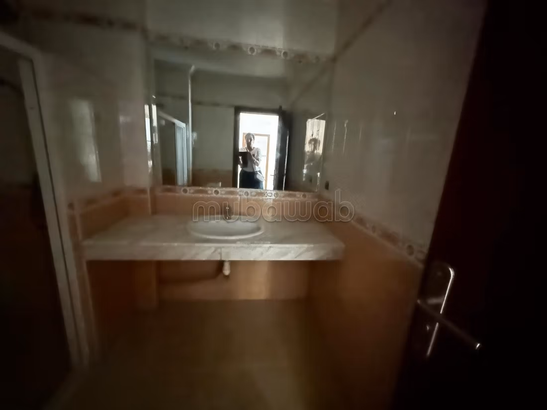 Un spacieux apt à côté du lycée de Descartes — 4