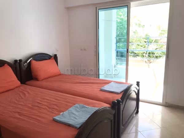 Appartement met terras dichtbij de corniche