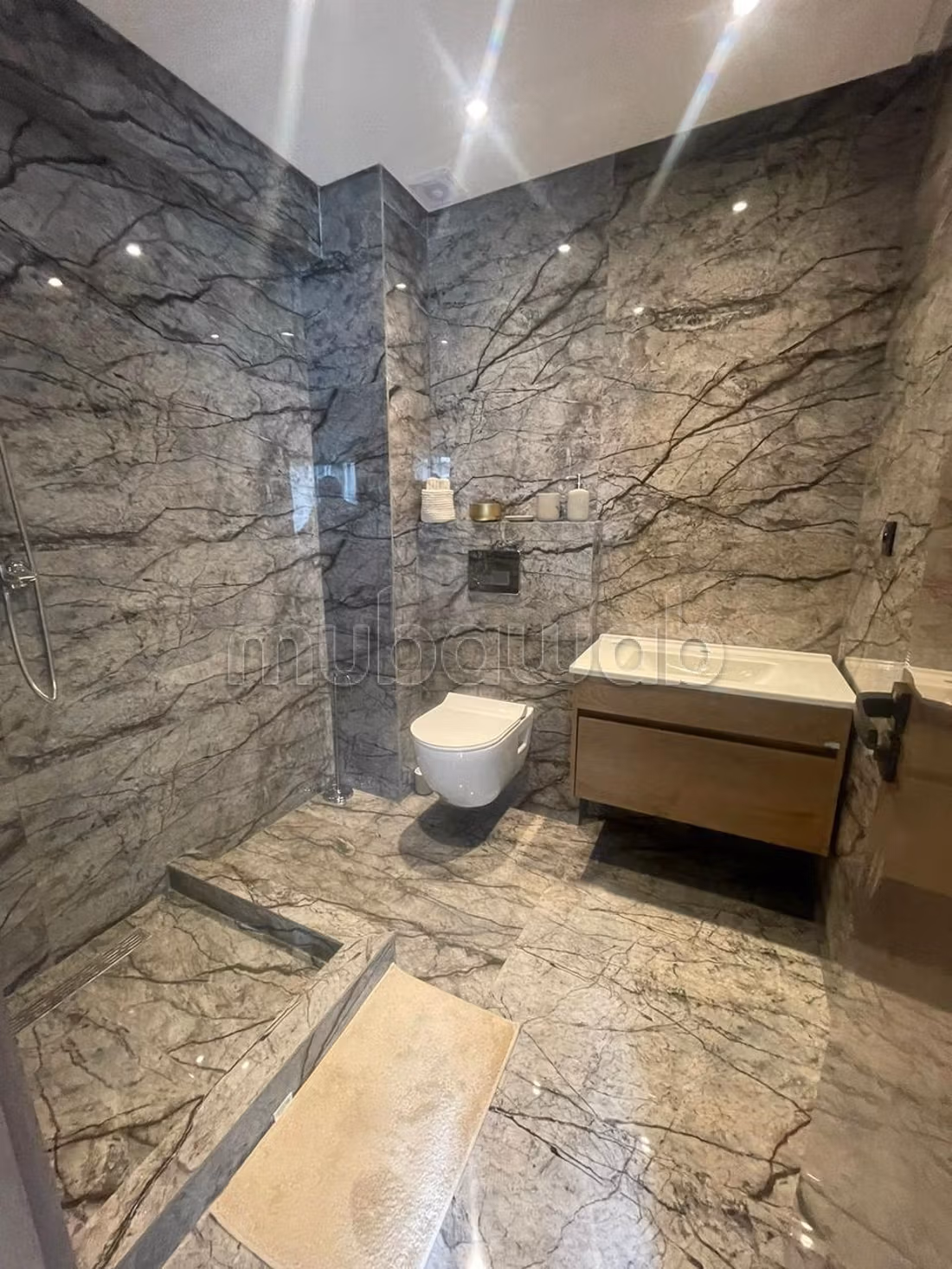 Busca pisos en venta. Área total 83 m²