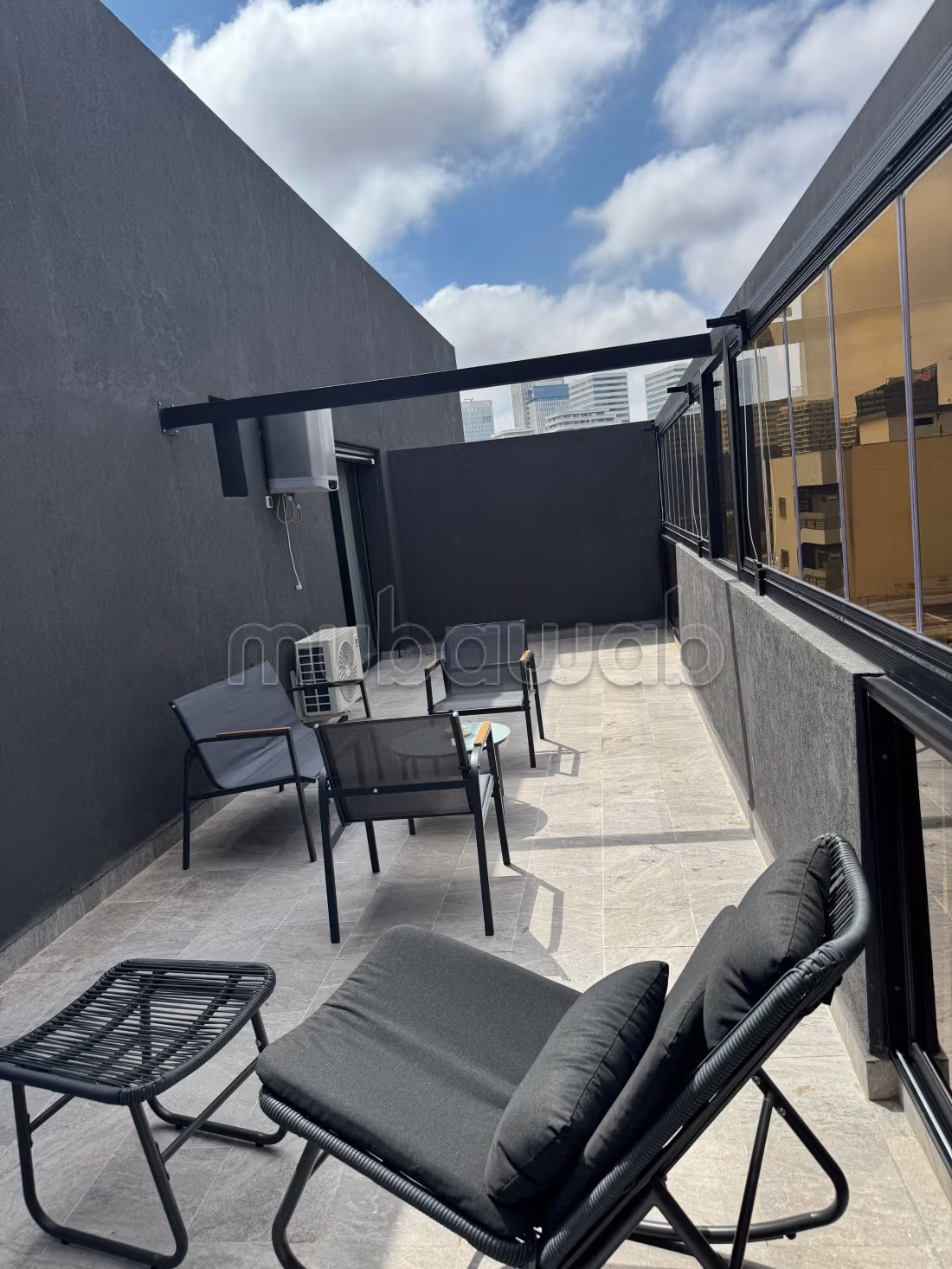 Bel appartement en location à Beauséjour.
Superficie 65 m².
Bien meublé — 2