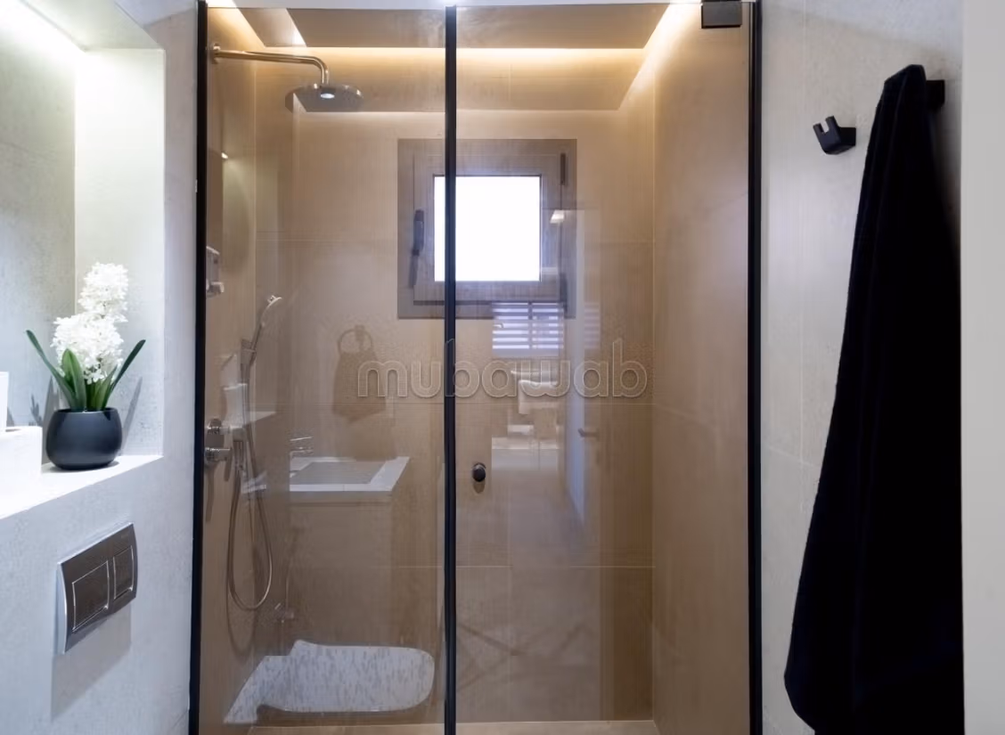 Très bel appartement en location à Guéliz.
Superficie 73 m².
Bien meublé — 3