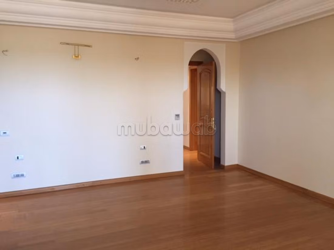 Uitzonderlijke semi-moderne villa te koop