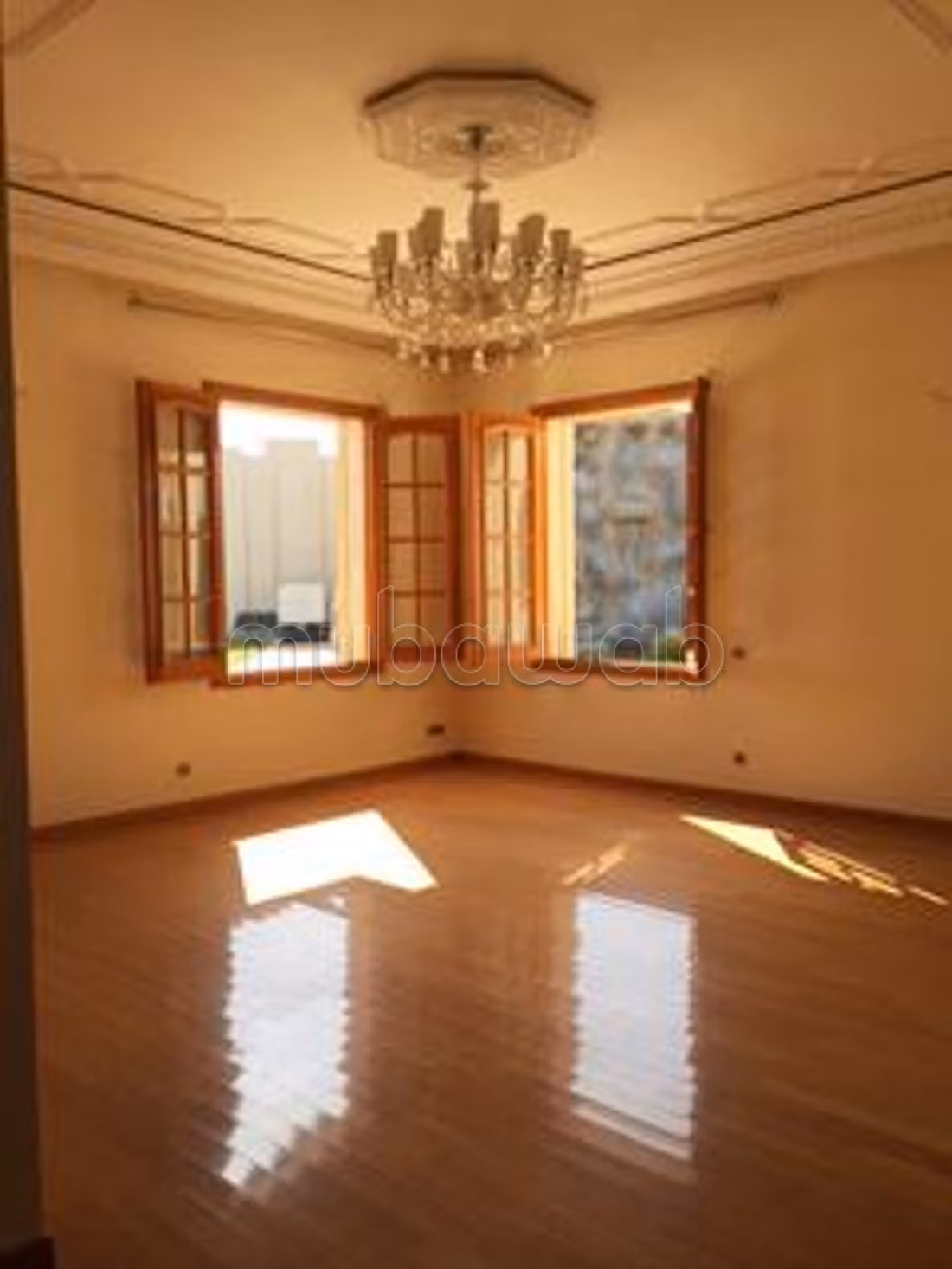 Uitzonderlijke semi-moderne villa te koop