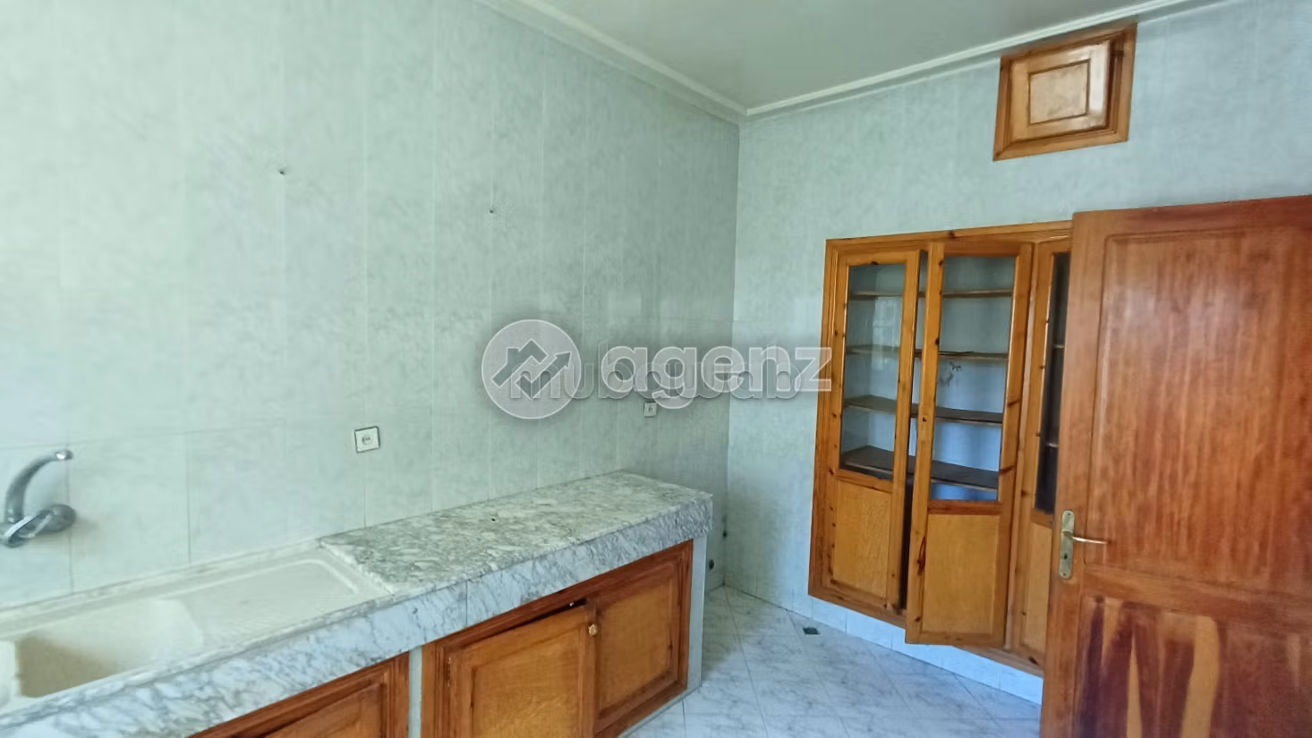 Villa for sale 322 m², 11 bedrooms Route Immouzer Fes