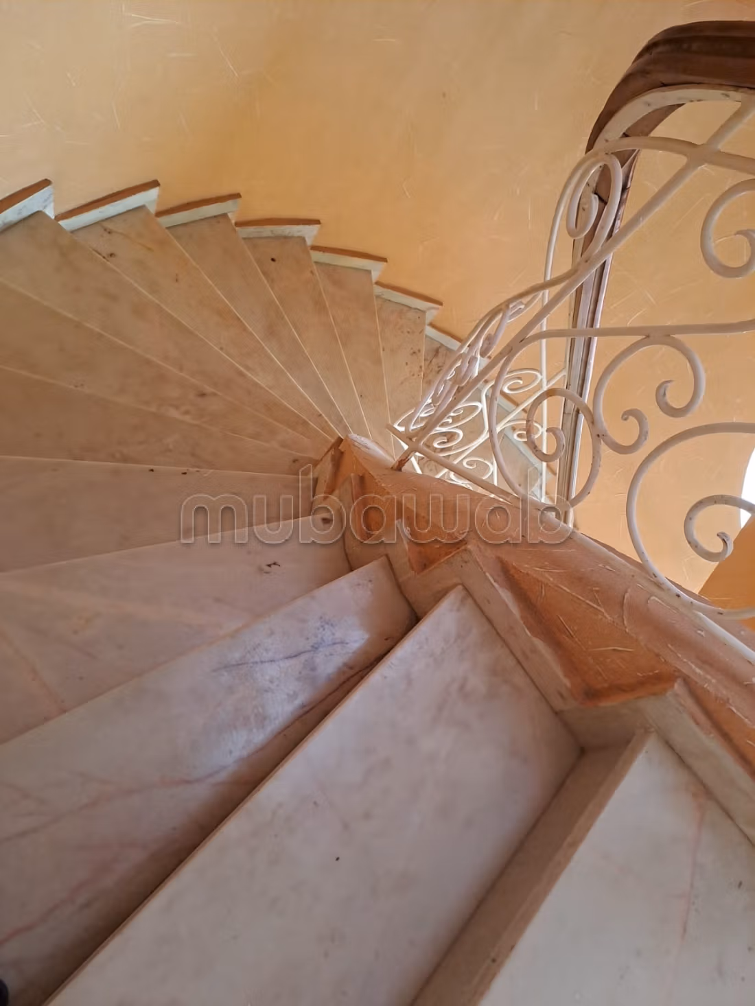 High quality house for sale. 5 beautiful rooms. Furnishings