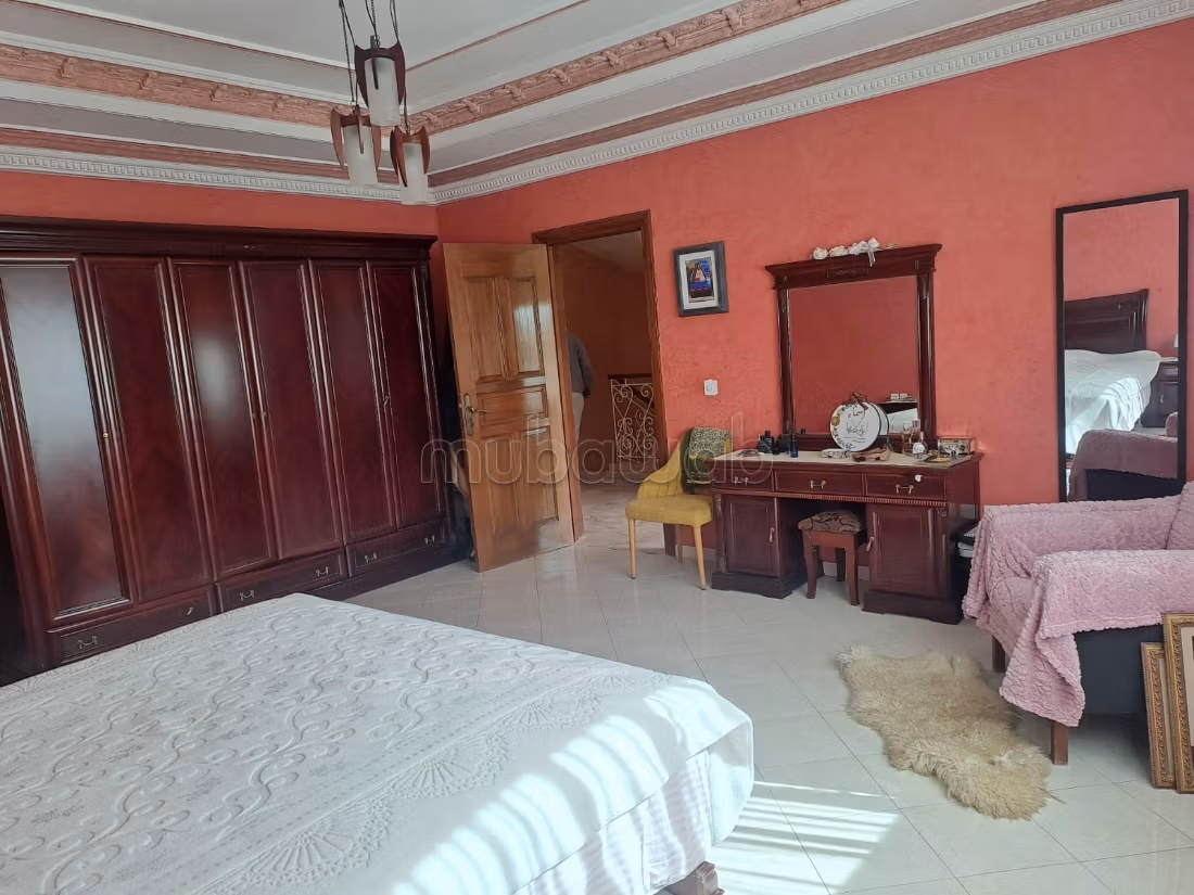 High quality house for sale. 5 beautiful rooms. Furnishings