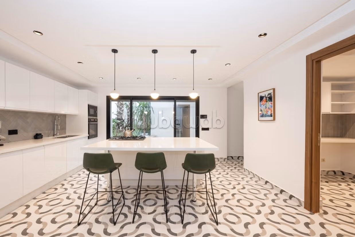 Dar Bouazza/Villa à louer meublée 400m² 
Piscine