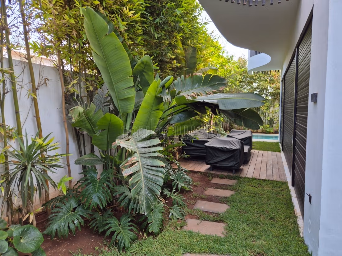 Dar Bouazza/Villa à louer meublée 400m² 
Piscine