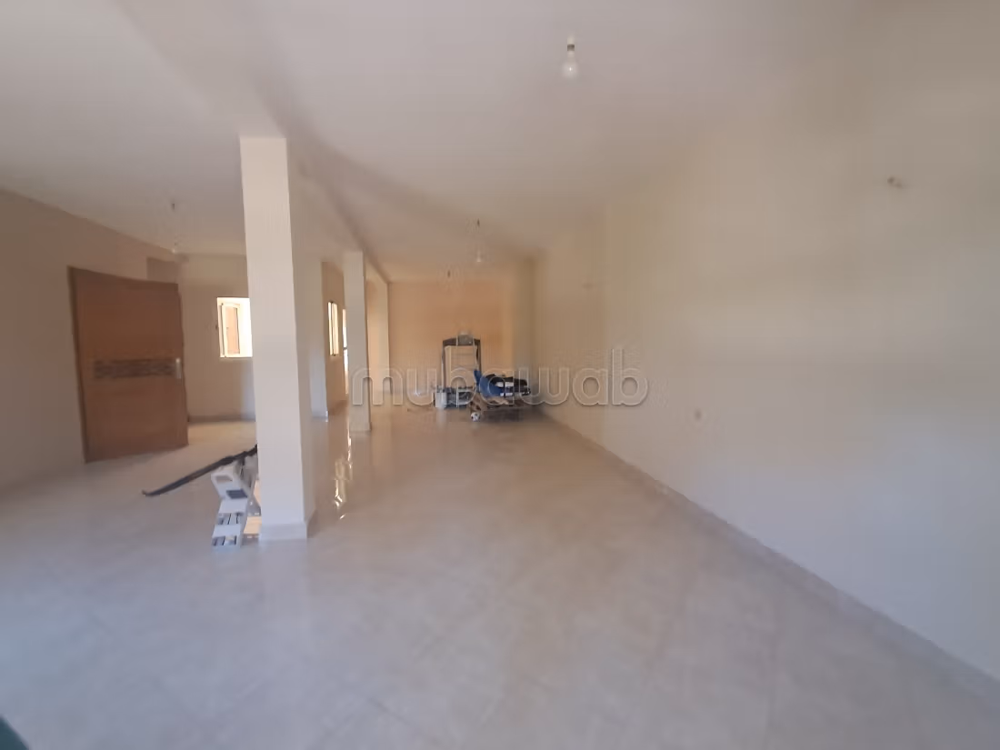 Local Comercial con Mezzanine de 230 m en Branes2