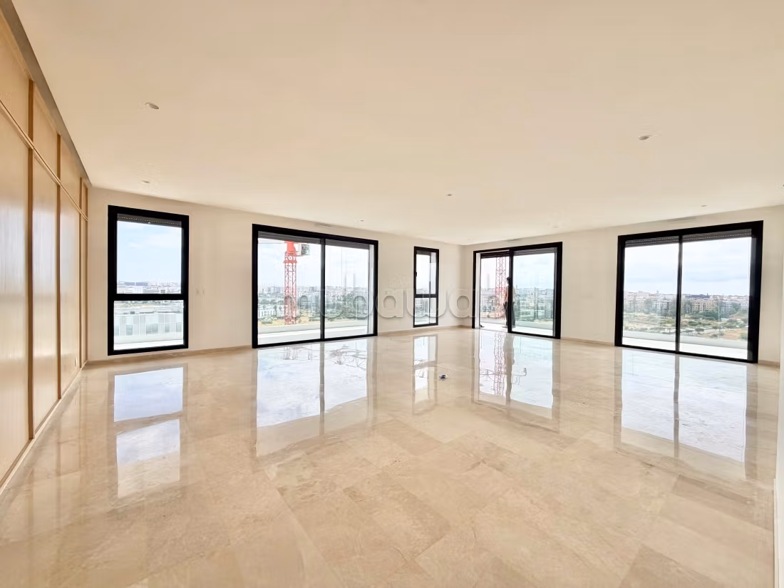 Vendita appartamento a Casablanca Finance City. 5 camere confortevoli. Posti auto e terrazza