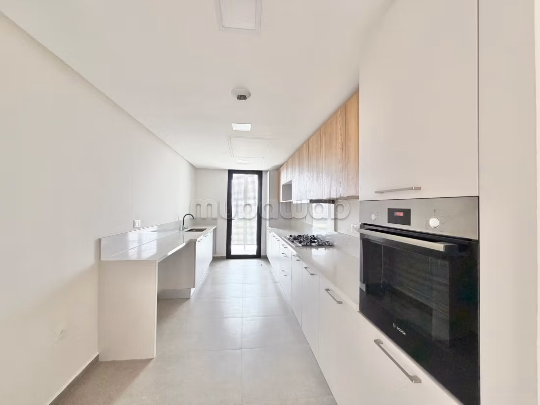 Vendita appartamento a Casablanca Finance City. 5 camere confortevoli. Posti auto e terrazza
