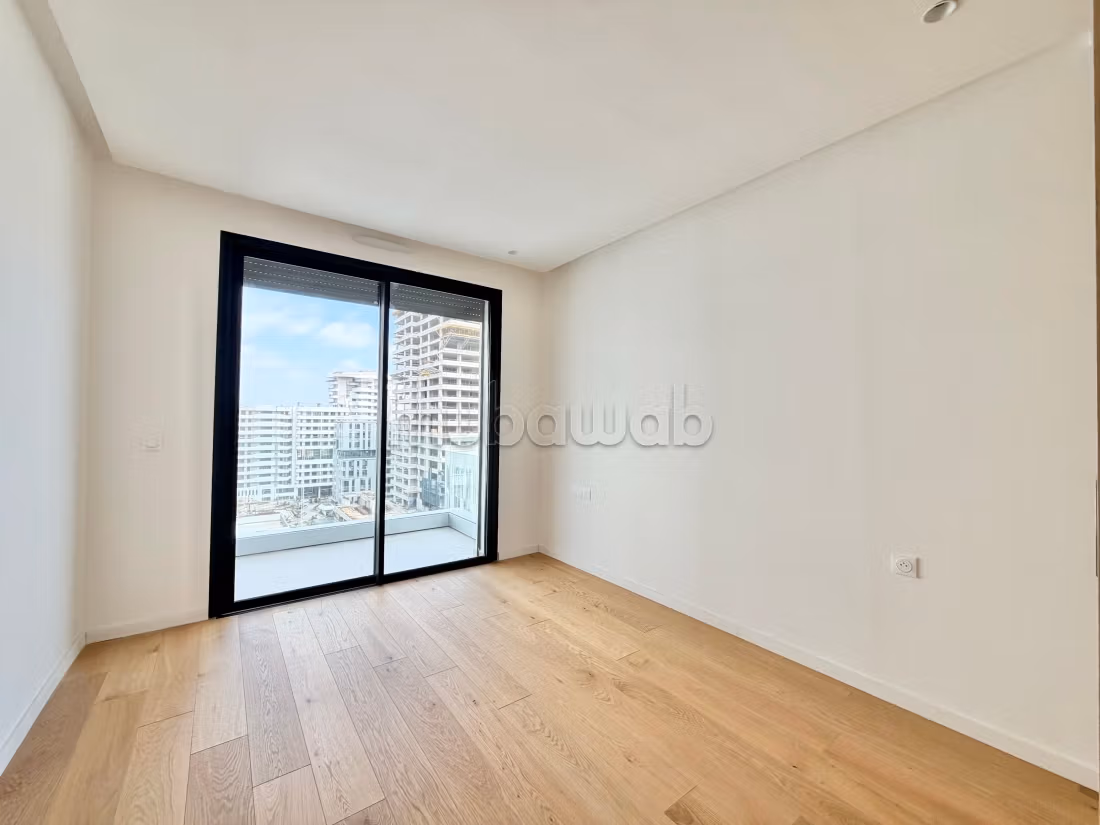 Vendita appartamento a Casablanca Finance City. 5 camere confortevoli. Posti auto e terrazza
