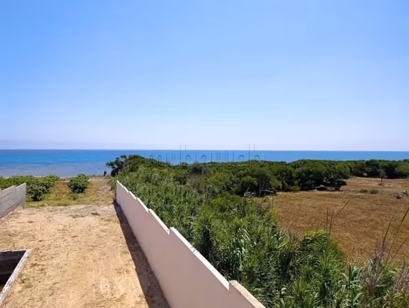 À Vendre – Villa pieds dans l’eau à Kerkouane