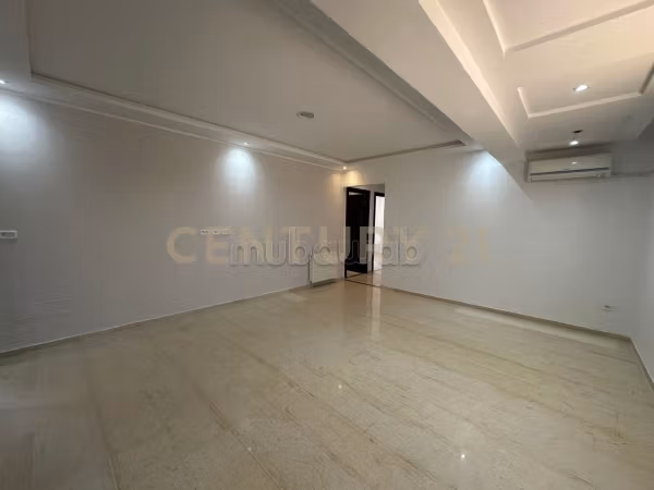 A vendre S3 à Riadh Landalous