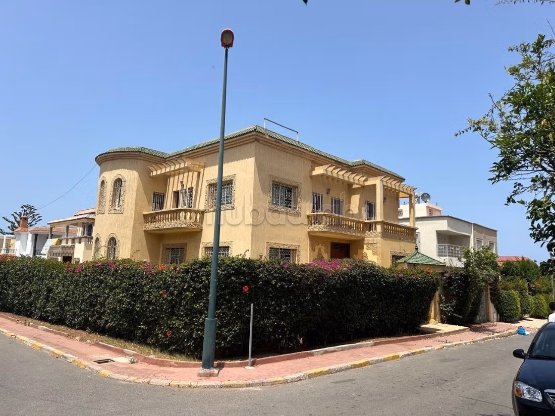 Vente villa de luxe à Hay Al Fath.
Surface totale 450 m²