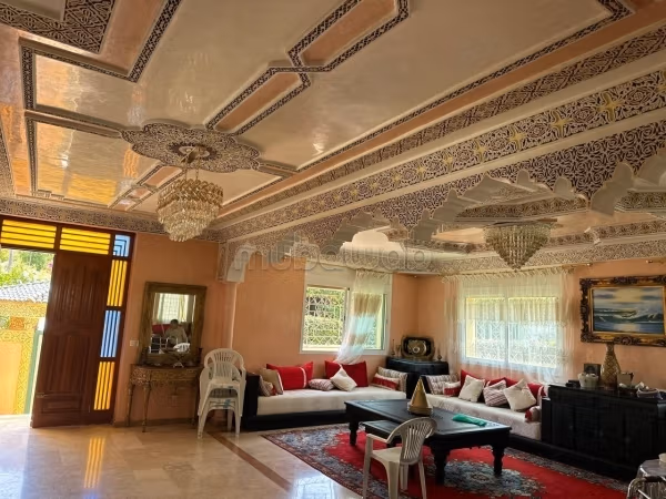 Vente villa de luxe à Hay Al Fath.
Surface totale 450 m²