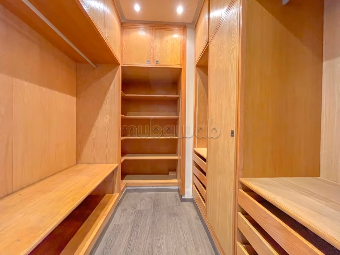 Exceptional duplex on the top floor for rent empty in Gauthier