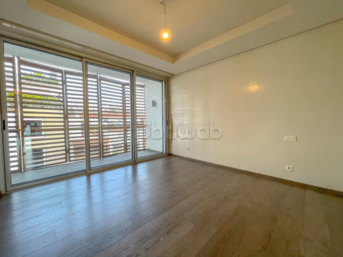 Exceptional duplex on the top floor for rent empty in Gauthier