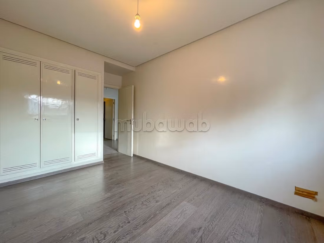 Exceptional duplex on the top floor for rent empty in Gauthier