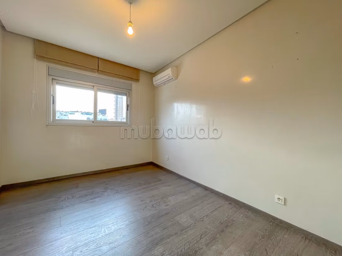 Exceptional duplex on the top floor for rent empty in Gauthier