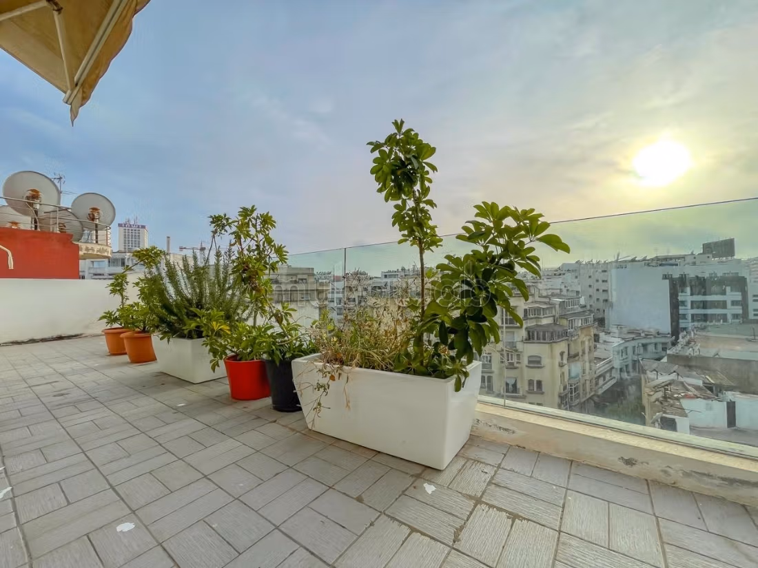 Exceptional duplex on the top floor for rent empty in Gauthier