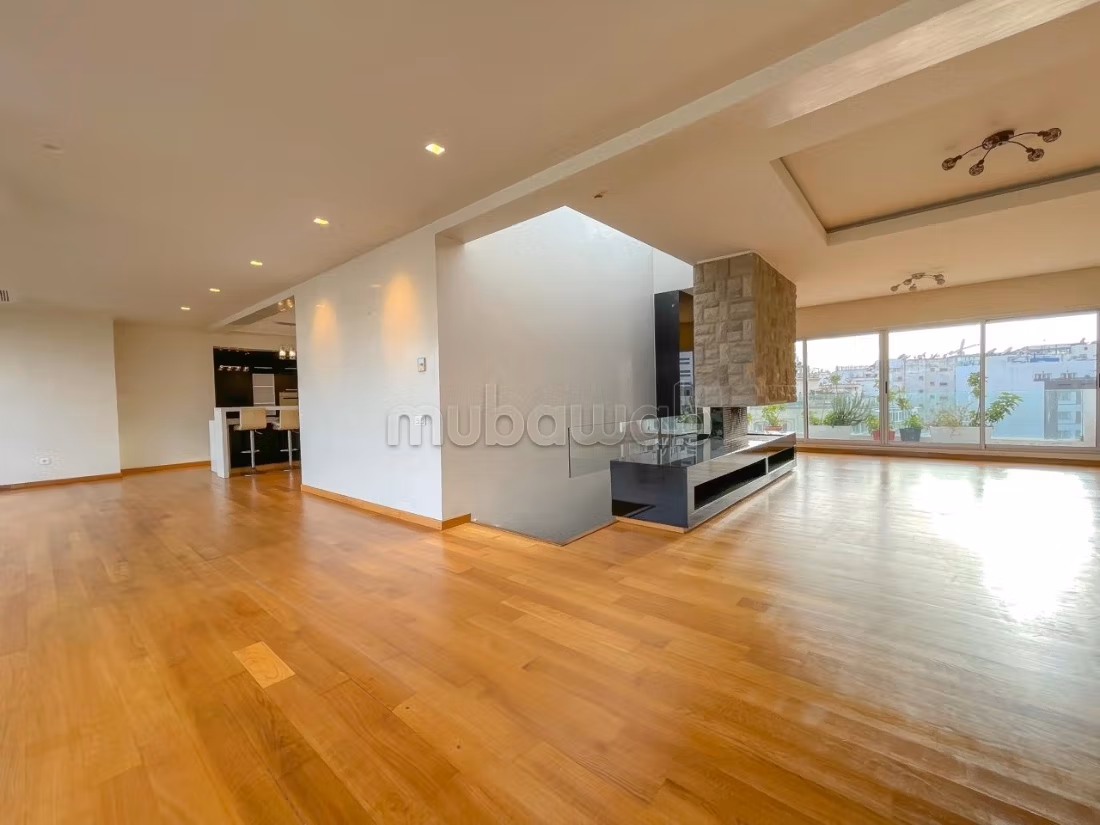 Exceptional duplex on the top floor for rent empty in Gauthier