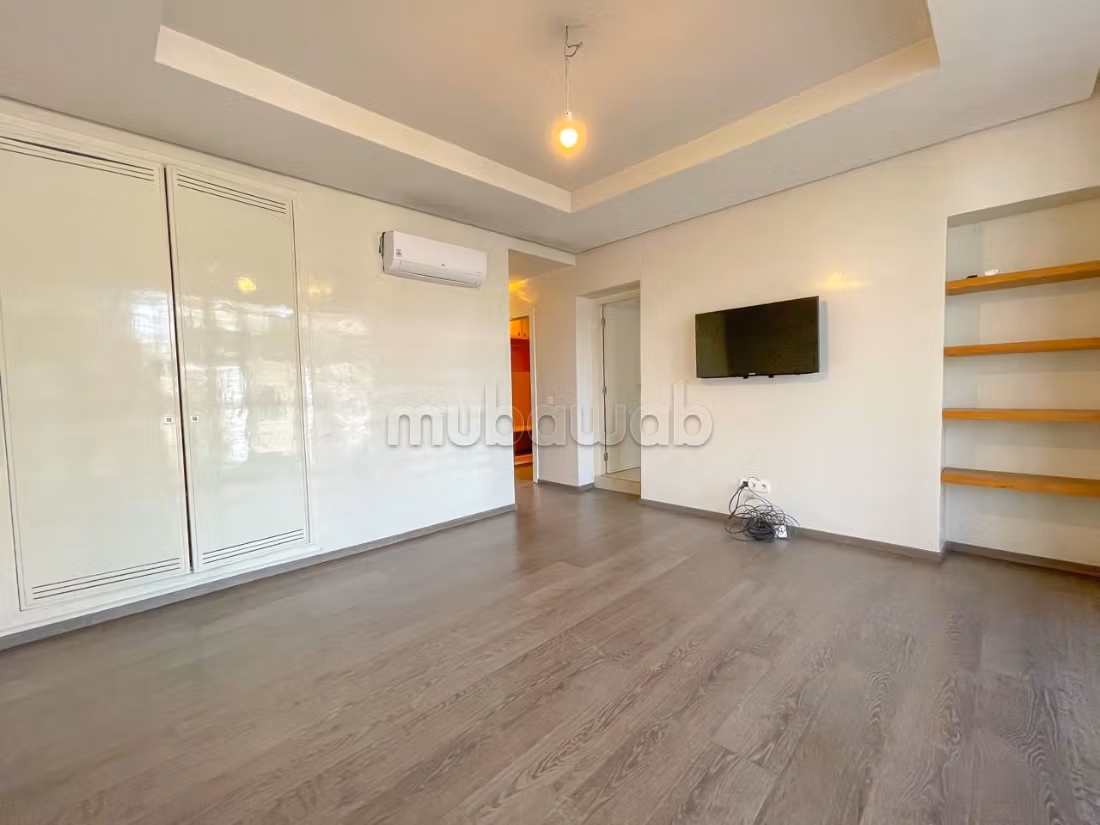 Exceptional duplex on the top floor for rent empty in Gauthier