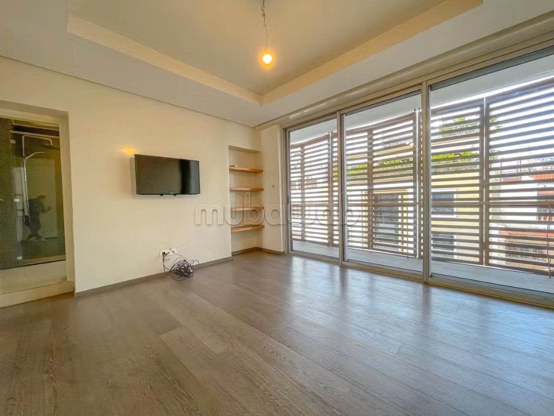 Exceptional duplex on the top floor for rent empty in Gauthier