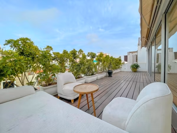Duplex eccezionale all'ultimo piano da affittare vuoto a Gauthier
