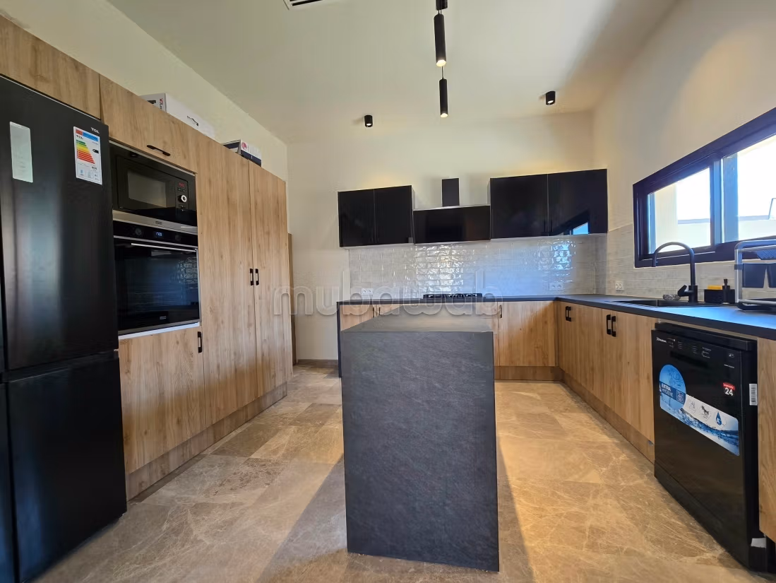 Villa moderna ed elegante con 4 suite ad Akenza