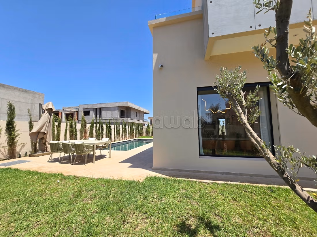Villa moderna ed elegante con 4 suite ad Akenza