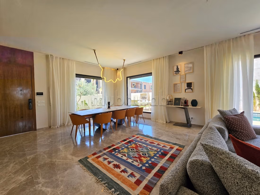 Villa moderna ed elegante con 4 suite ad Akenza