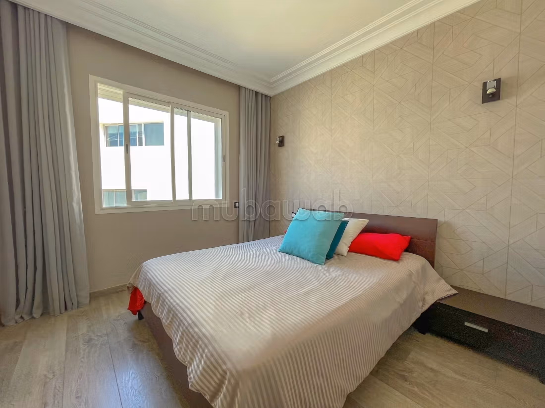 Bel appartement en location à Racine.
Surface de 150 m².
Bien meublé — 5