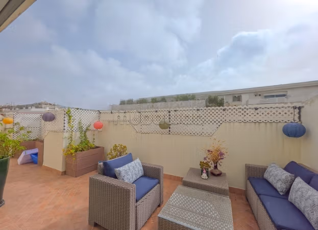 Bel appartement en location à Racine.
Surface de 150 m².
Bien meublé