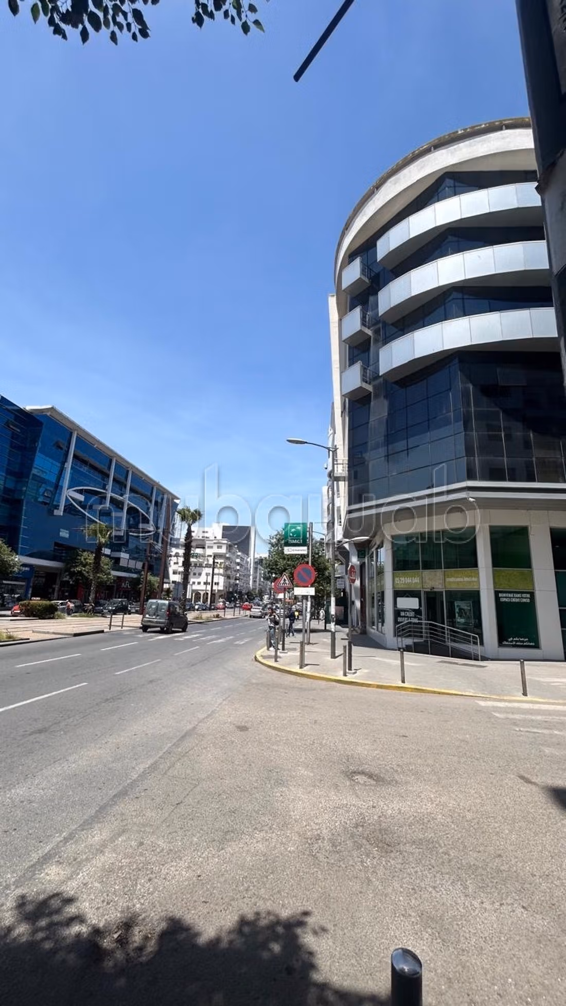 Offices for sale in Abdelmoumen, area 47 m². Equipped kitchen