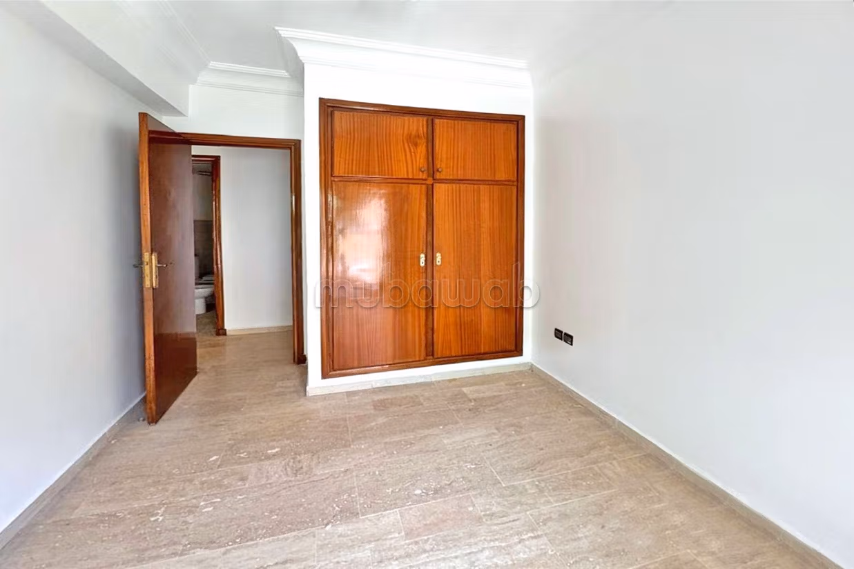Appartement 2 chambres, balcons, Quartier V. HUGO — 4