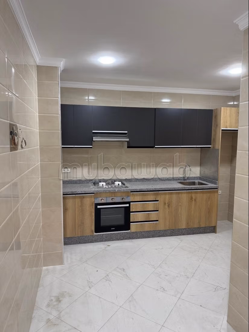 Apartment for rent in Msnana. 2 large rooms. The accommodation has concierge service and air conditioning system.