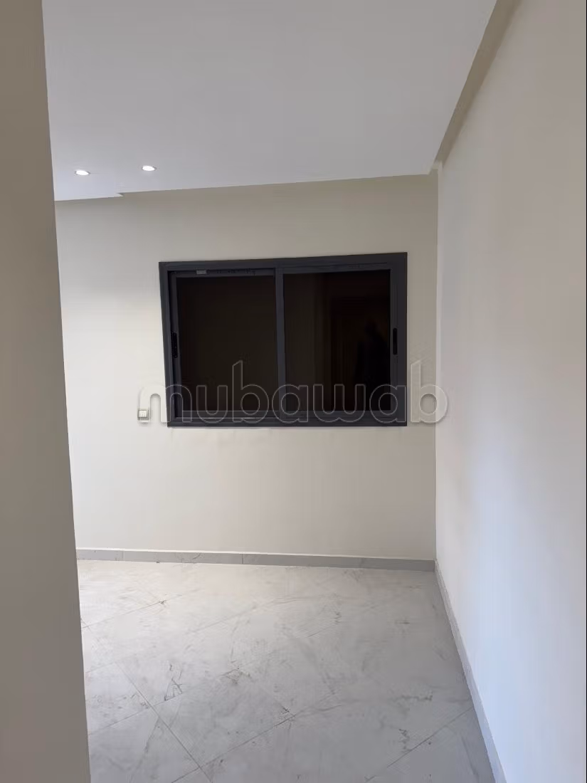 Apartment for rent in Msnana. 2 large rooms. The accommodation has concierge service and air conditioning system.