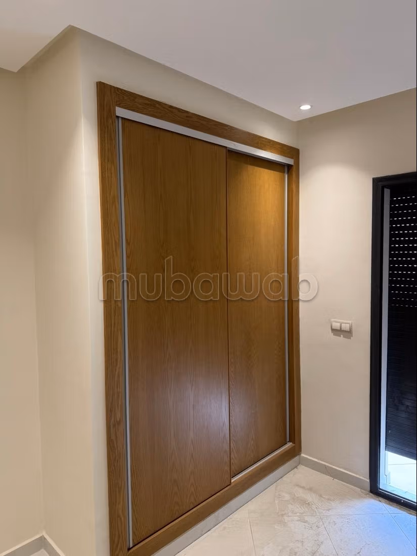 Apartment for rent in Msnana. 2 large rooms. The accommodation has concierge service and air conditioning system.