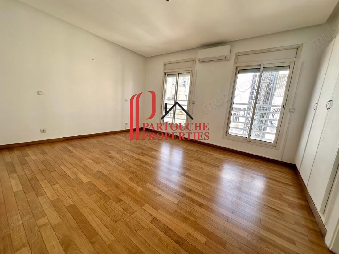 GAUTHIER – Superbo Duplex Vuoto, 3 Suite, 2 Terrazze